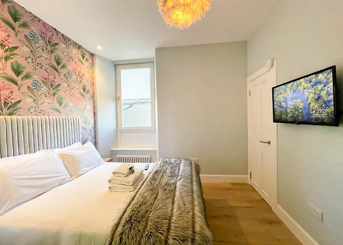 Beautiful 2br, Private Entry In Vibrant Leith