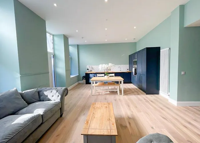 Beautiful 2br, Private Entry In Vibrant Leith