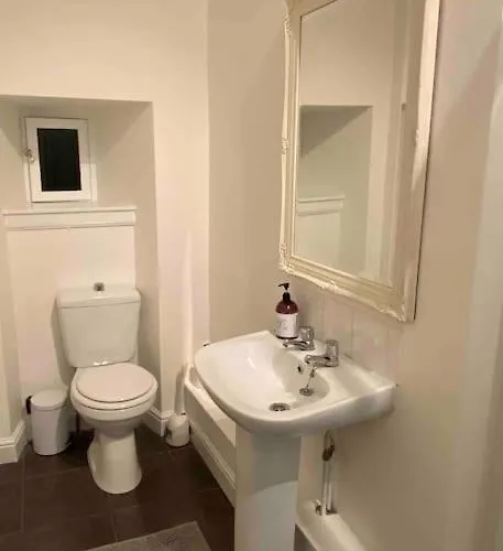 Large 4 Bed *