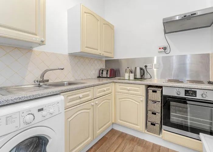 Bright And Quiet * Edinburgh