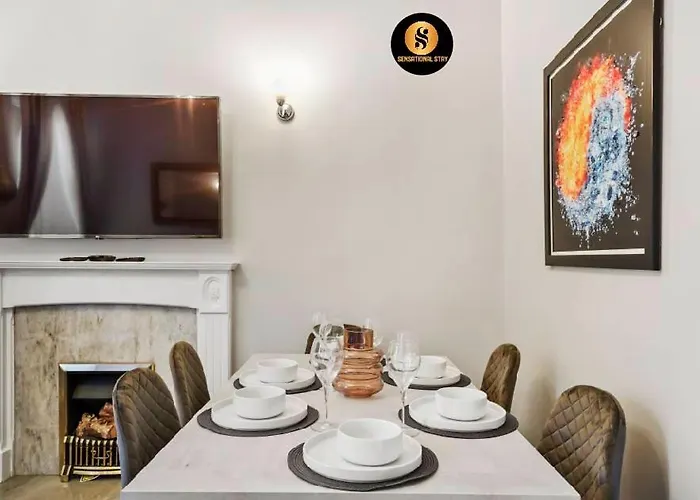 Lovely 4 Bedroom With 7 Beds And Free Parking Apartment *