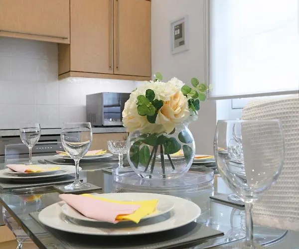 Spacious 4br Centre W/ Free Parking Edinburgh