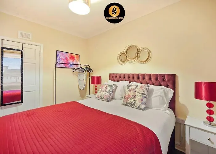 Apartment 4 Bedrooms By Sensational Short Lets & Serviced *