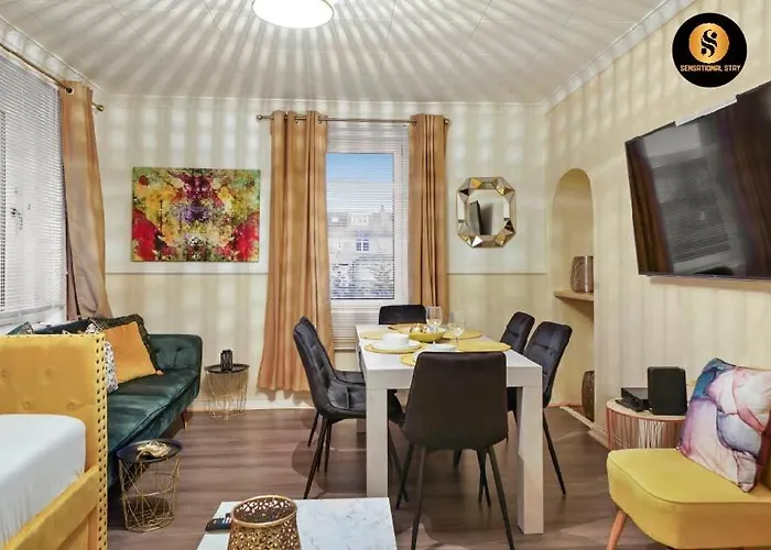 4 Bedrooms By Sensational Short Lets & Serviced *