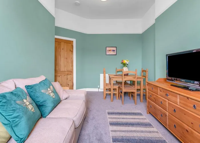 Bright And Quiet Daire *