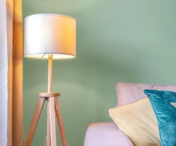 Daire Bright And Quiet