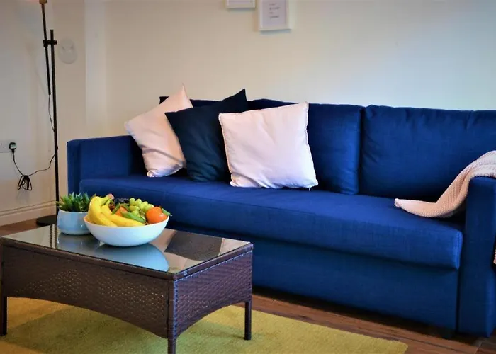 Peaceful, Lovely And Modern, Entire House Nyaraló *