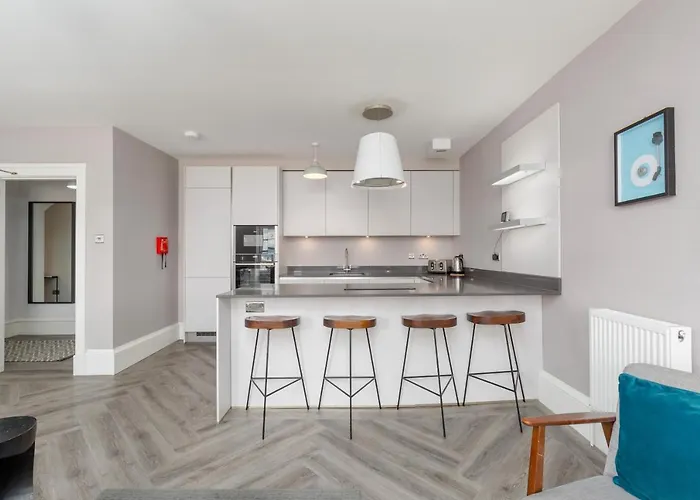 爱丁堡目的地约克广场公寓 *