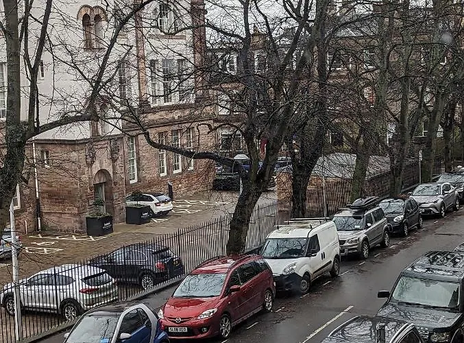 Apartment Huge In The City