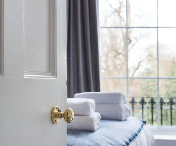 Magnificent Georgian 3-bedroom In New Town