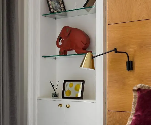 Magnificent Georgian 3-bedroom In New Town