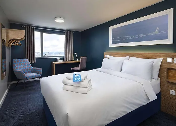 Travelodge Rose Street 3* Эдинбург
