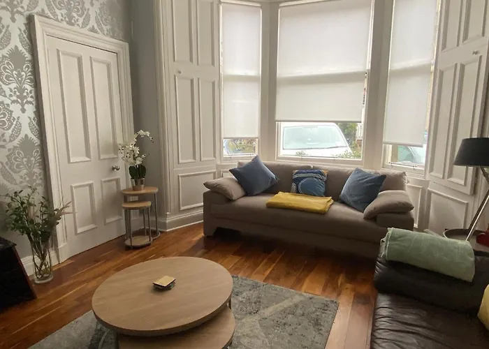 Lovely Main Door 2 Bed *