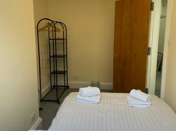 Central, Main Door Apartment, Spacious 2 Bedrooms- No Stairs 爱丁堡
