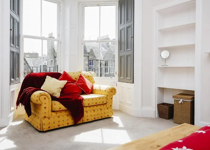 Fabulous 5 Double Bedroom Old Town Edinburgh