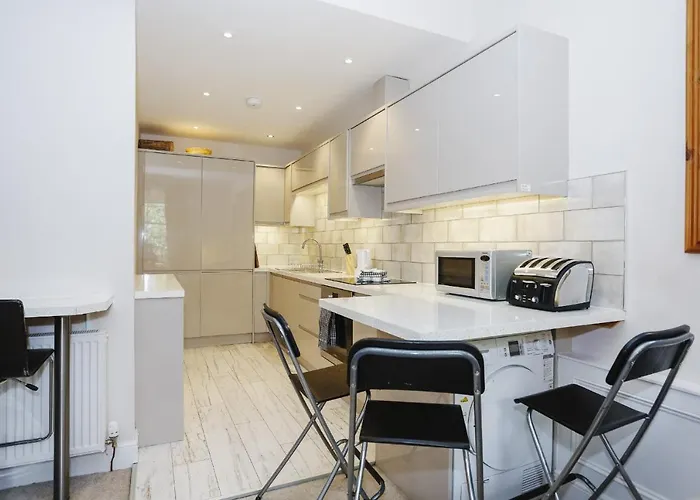 Fabulous 5 Double Bedroom Old Town * Edinburgh