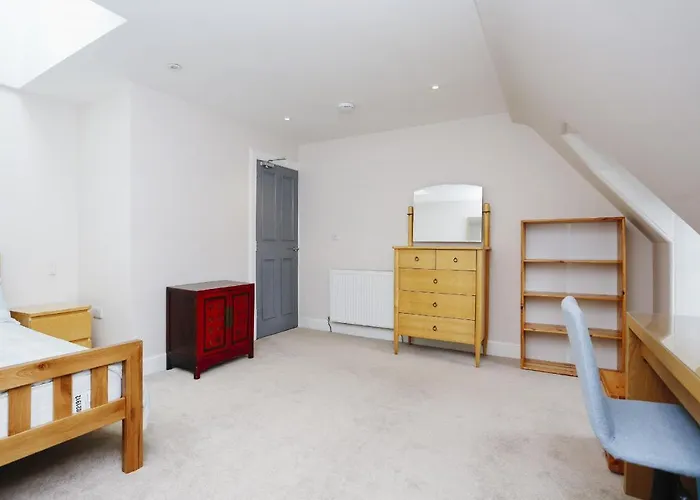 Apartment Fabulous 5 Double Bedroom Old Town