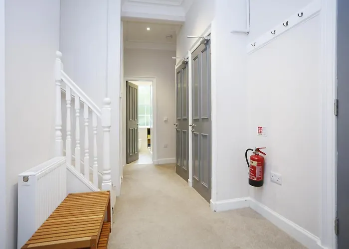 Fabulous 5 Double Bedroom Old Town *