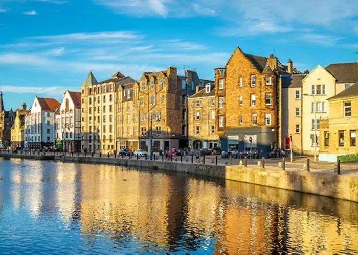 The Eden Apartment, Center