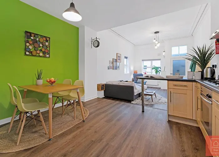 Cheerful Stays: Spacious Flat In Vibrant Leith * Edinburg