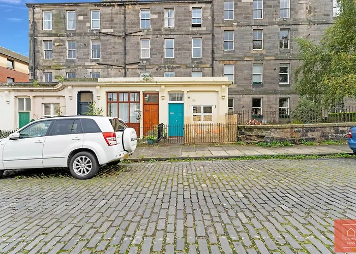 Cheerful Stays: Spacious Flat In Vibrant Leith Эдинбург