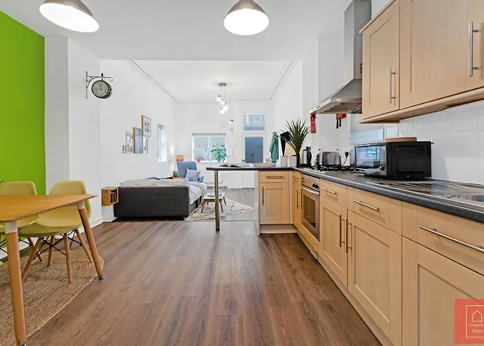 Cheerful Stays: Spacious Flat In Vibrant Leith Эдинбург
