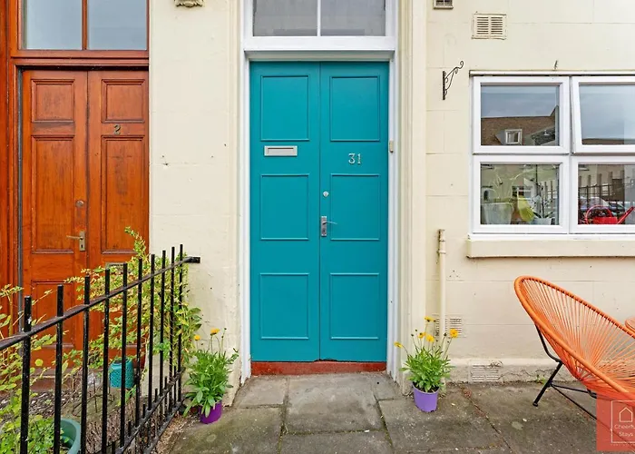 Cheerful Stays: Spacious Flat In Vibrant Leith Апартаменты Эдинбург