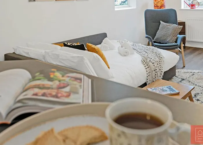 Cheerful Stays: Spacious Flat In Vibrant Leith Апартаменты