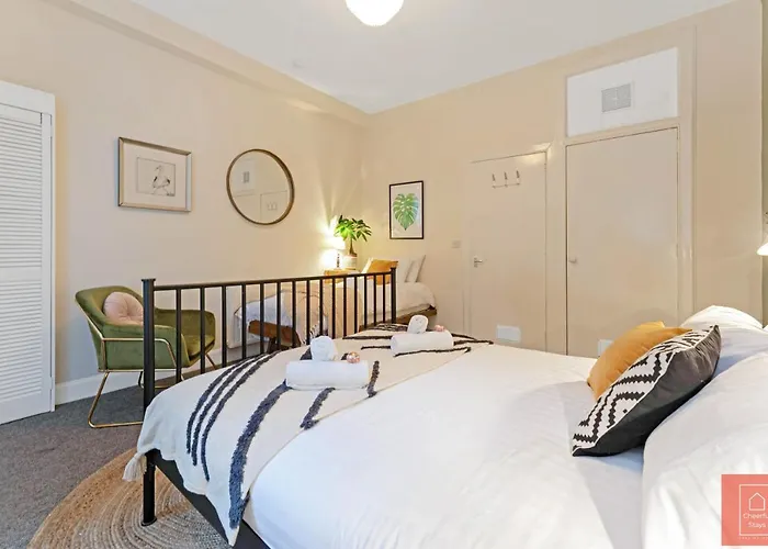 Cheerful Stays: Spacious Flat In Vibrant Leith *