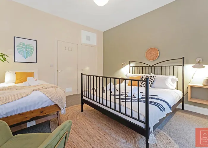 Cheerful Stays: Spacious Flat In Vibrant Leith Апартаменты Эдинбург