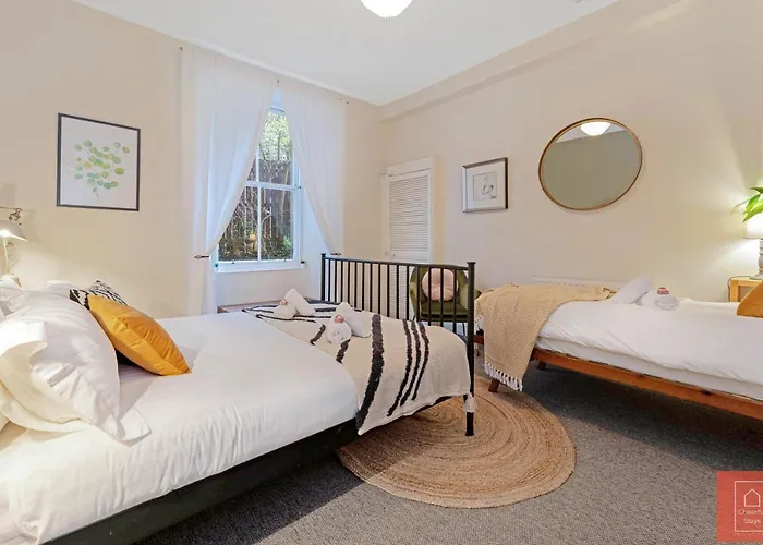 Cheerful Stays: Spacious Flat In Vibrant Leith Апартаменты *