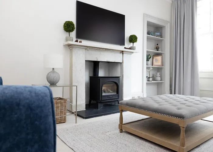 Stylish 3-bedroom Getaway אדינבורו