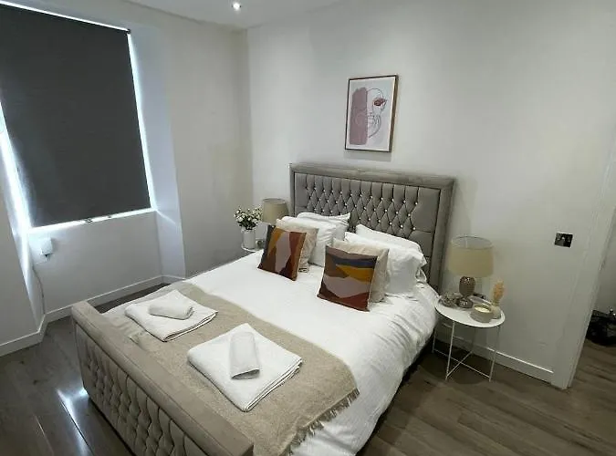 Stylish & Comfortable Ground Floor House - Main Door Private Entrance - Free Parking & Garden Edynburg