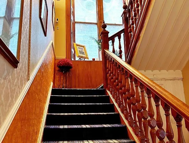 Rosehall Guest house 4*