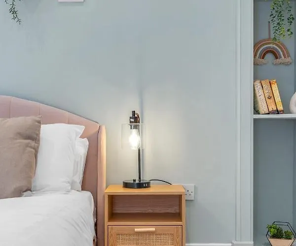 Jamson Pl - 3br Sleeps 7 דירה *