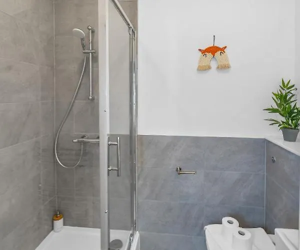 Jamson Pl - 3br Sleeps 7 דירה *