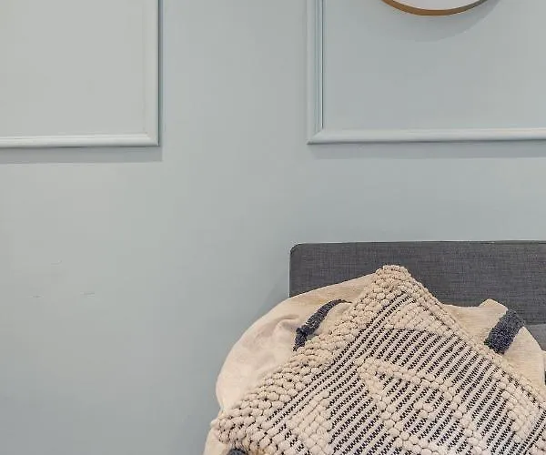 Jamson Pl - 3br Sleeps 7 דירה