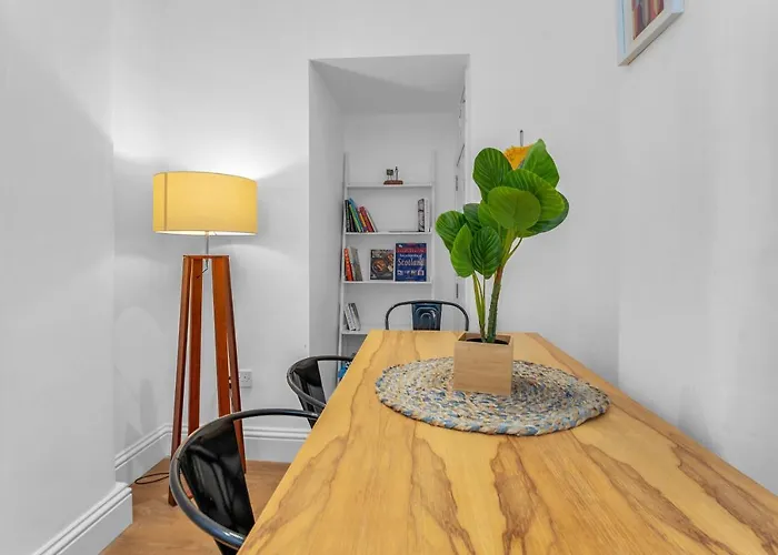 Jamson Pl - 3br Sleeps 7 דירה *