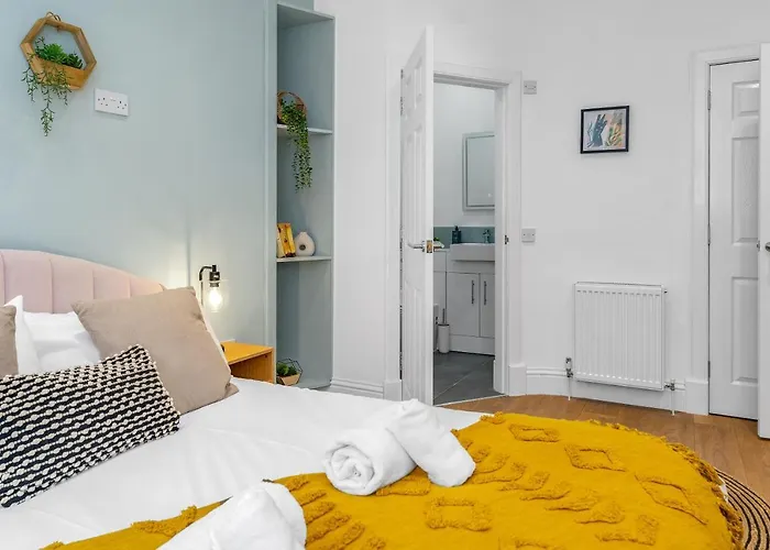 Jamson Pl - 3br Sleeps 7 דירה *