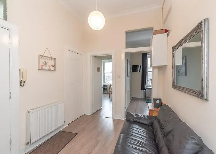 Contemporary 3 Bed City Centre - Ensuite Edinburgh