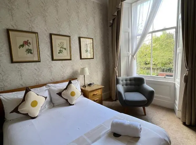 Gladstone House 4*