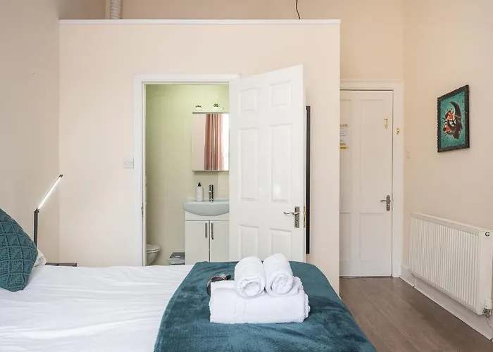 Contemporary 3 Bed City Centre - Ensuite *