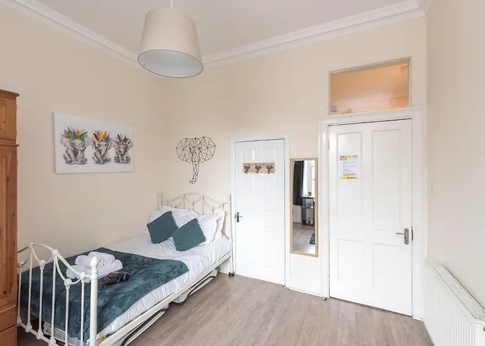 Contemporary 3 Bed City Centre - Ensuite * Edinburgh