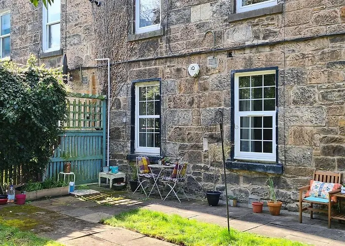 Flat Walk To Princes Streetroyal Mile