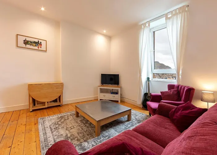 Cosy Quiet Traditional Floor With Stunning Views