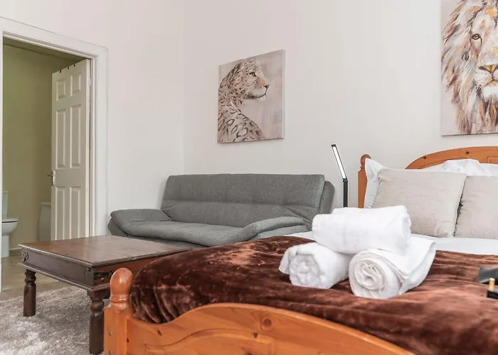 Contemporary 3 Bed City Centre - Ensuite * Edinburgh