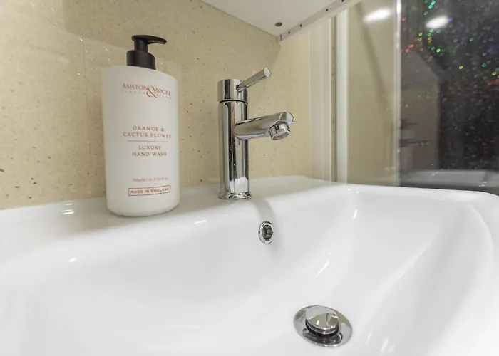 Contemporary 3 Bed City Centre - Ensuite * Edinburgh