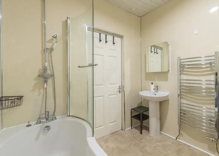 Contemporary 3 Bed City Centre - Ensuite * Edinburgh