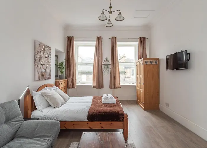 Contemporary 3 Bed City Centre - Ensuite * Edinburgh