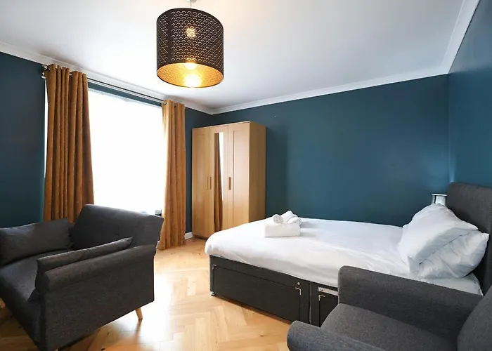 Apartment Spacious 4br Centre W/ Free Parking